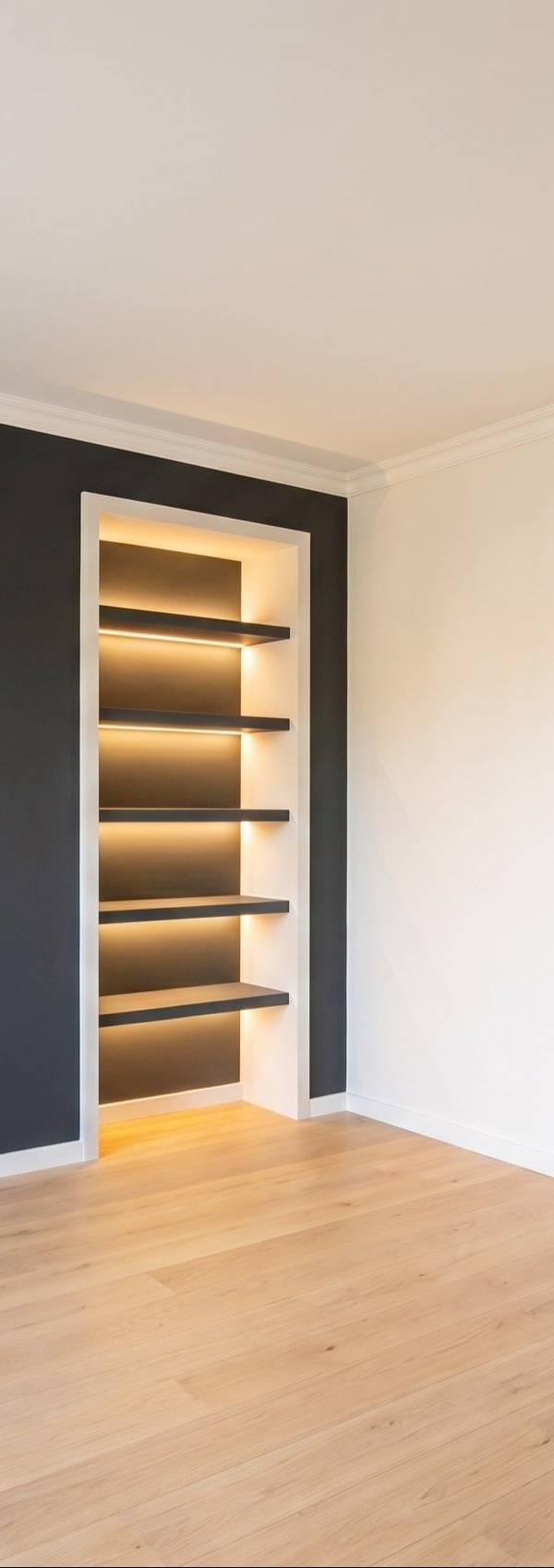 Tapezieren und Streichen einer 3-Zimmer-Wohnung